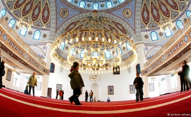 غرامة مالية لأبوين منعا ابنهما من زيارة مسجد في ألمانيا