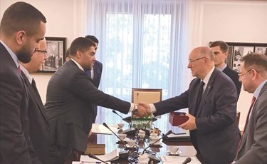  ومباحثات مع نائب رئيس مجلس الشيوخ الپولندي﻿