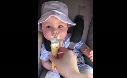 بالفيديو.. رد فعل مذهل لطفل يتذوق الآيس كريم لأول مرة