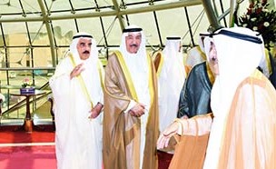  صاحب السمو الأمير الشيخ صباح الأحمد مودعا الشيخ جابر العبدالله والشيخ فيصل السعود﻿
