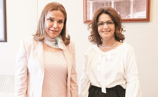 شيخة البحر خلال استقبالها آمال الساير﻿