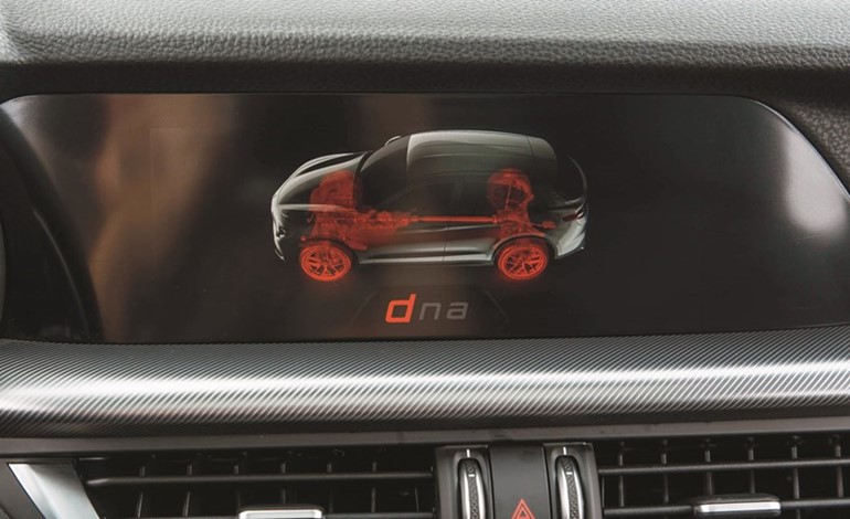 ألفاروميو ستيلفيو SUV على الطريقة الإيطالية