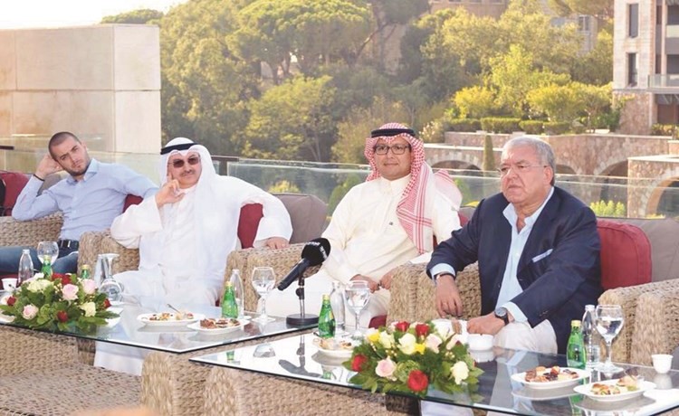 القائم باعمال السفارة السعودي وليد البخاري خلال اقامته ملتقى فنجان قهوة 2 بعنوان ثقافة التواصل ومناهضة فكر التطرف والتعصب بحضور وزير الداخلية نهاد المشنوق وعميد السلك الديبلوماسي العربي سفير الكويت عبد العال القناعي	(محمود الطويل)﻿
