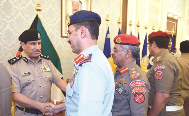 وكيل وزارة الداخلية الفريق عصام النهام يتلقى التهنئة من قيادات عسكرية﻿