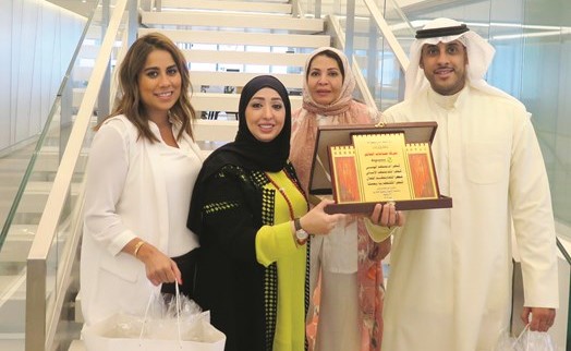 فريق من كسب يدي مع عبداللطيف الشارخ وهدير شلاش من شركة صناعات الغانم﻿