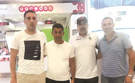 ميلود حمدي والجهاز الفني المساعد له ودعيج الصالح في المطار﻿