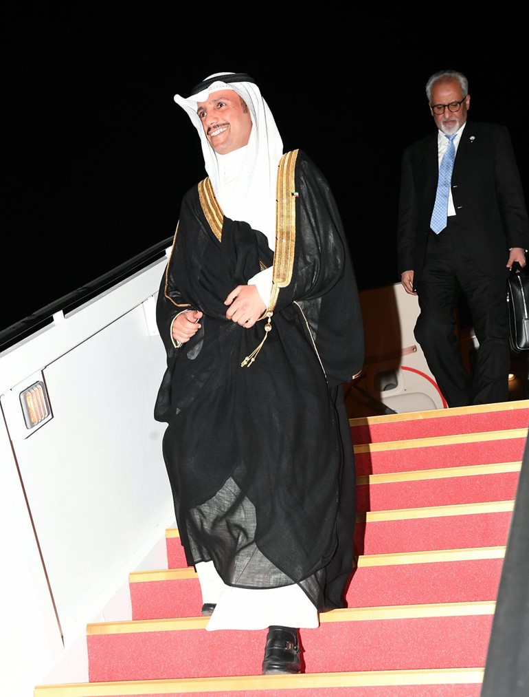 الغانم يعود الى البلاد بعد تمثيل سمو الامير في حفل تنصيب اوردوغان