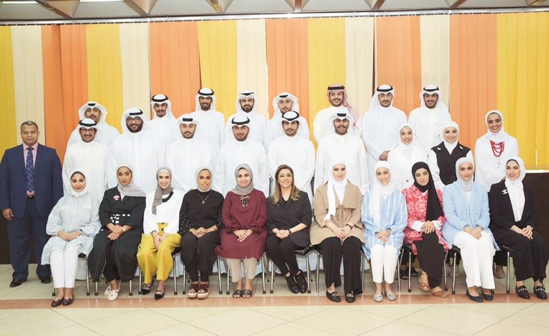 لقطة جماعية للخريجين الجدد﻿
