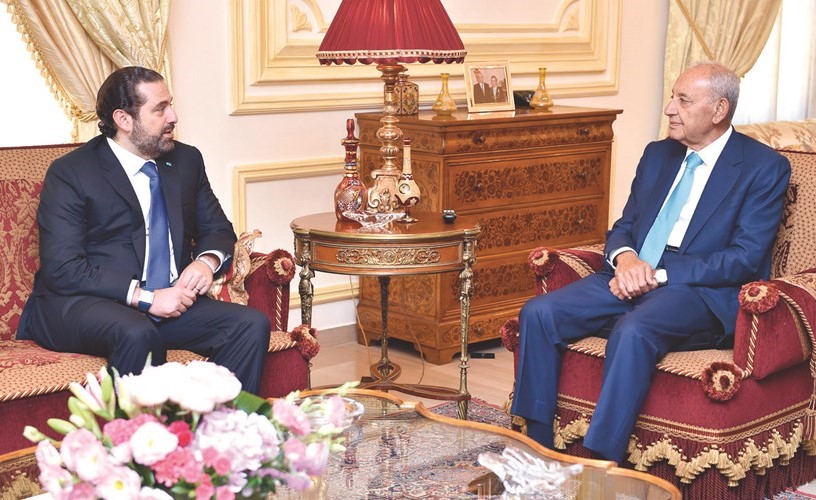رئيس مجلس النواب نبيه بري مستقبلا رئيس الحكومة المكلف سعد الحريري في عين التينة	(محمود الطويل)﻿