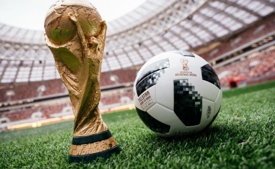 بالفيديو.. كأس العالم وصل الى الجو... هكذا تفاعل المسافرون مع مباراة على الطائرة!