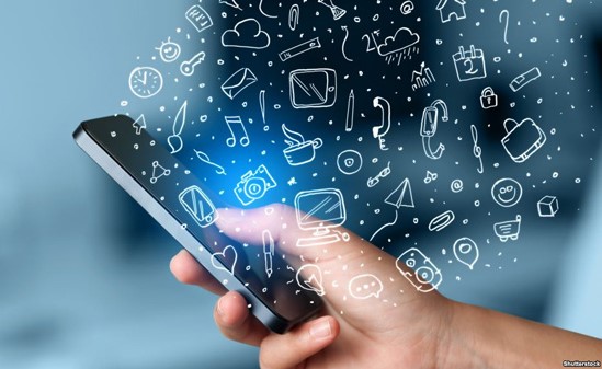 تطبيقات هاتفك.. جاسوس القرن الـ 21؟