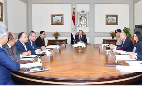 الرئيس عبدالفتاح السيسي مترئسا الاجتماع امس ﻿