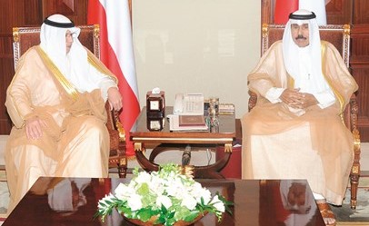 سمو ولي العهد الشيخ نواف الأحمد مستقبلا الشيخ خالد الجراح﻿