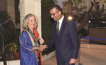 والسفير التونسي أحمد بن الصغير يقدم التهاني للسفيرة الفرنسية﻿
