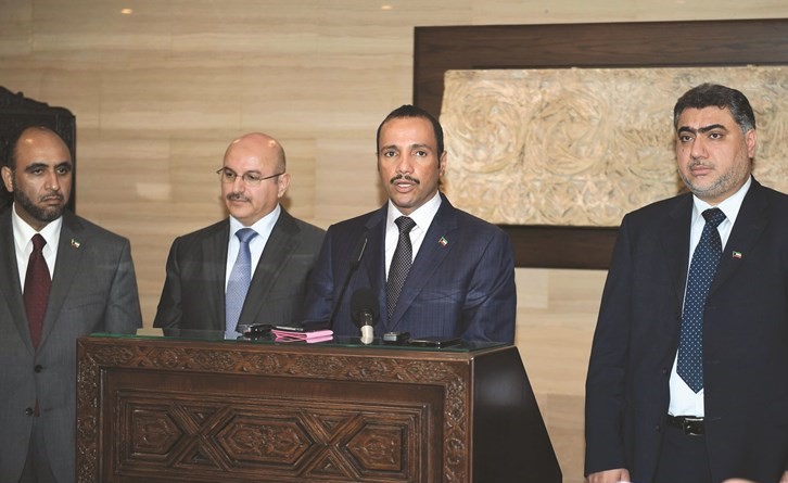 الرئيس الغانم متحدثا وبجانبه خالد الشطي ومحمد الدلال والسفير عبدالعال القناعي﻿