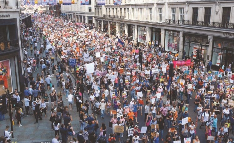 مظاهرات احتجاجية حاشدة في لندن ضد زيارة ترامب امس	(رويترز) ﻿