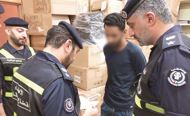 رجال قطاع الوقاية خلال حملة لهم أمس﻿
