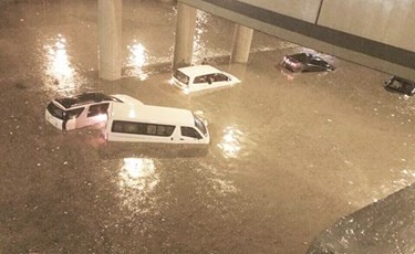 مركبات غرقت أسفل الجسر﻿