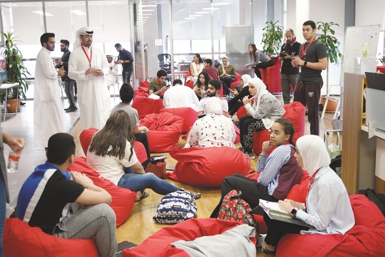 نقاش بين الطلبة ﻿