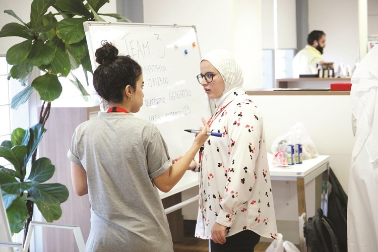 نقاش بين الطلبة﻿