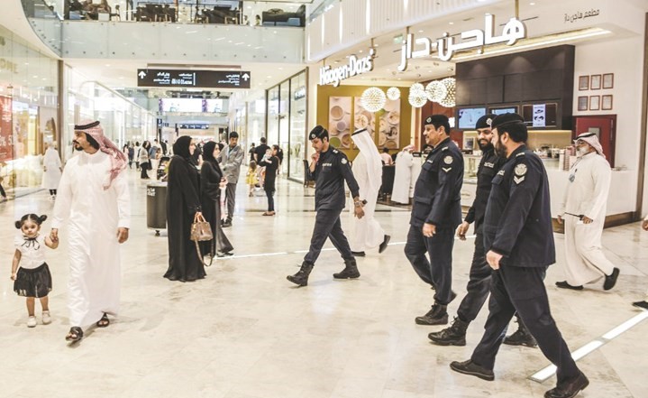 الانتشار الأمني في المجمعات لحماية العائلات من المتسكعين﻿