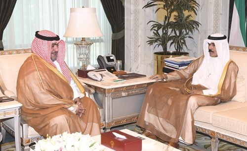 سمو ولي العهد الشيخ نواف الأحمد مستقبلا الشيخ ثامر العلي ﻿