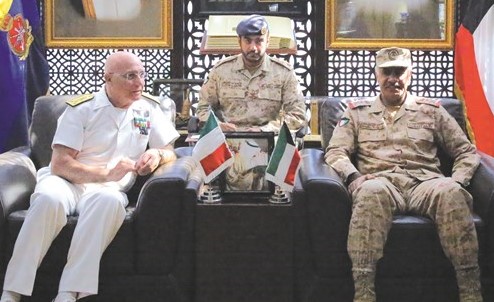 الفريق الركن محمد الخضر مستقبلا الأدميرال ماتيو بيشيليا ﻿