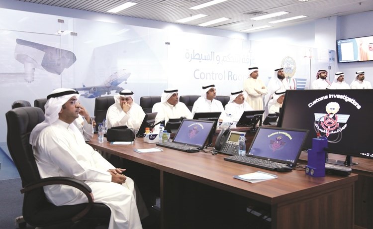 الحجرف يطلع على المستجدات بغرفة التحكم والسيطرة﻿