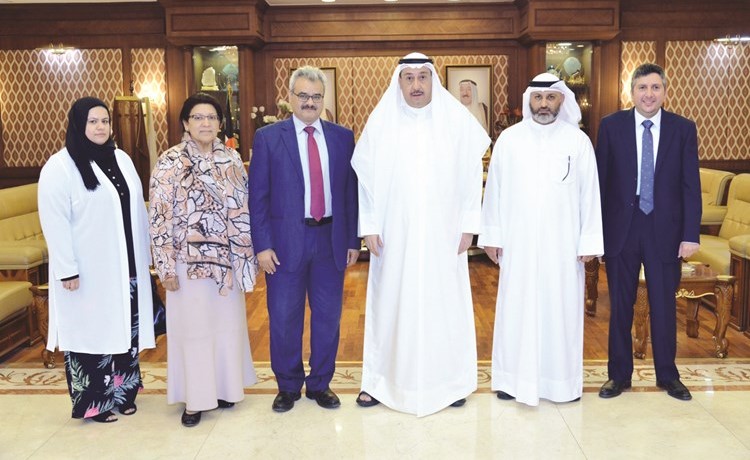 الشيخ فيصل الحمود متوسطا وفد برنامج الأمم المتحدة للبيئة﻿