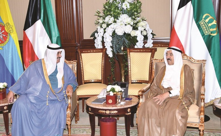صاحب السمو الأمير الشيخ صباح الأحمد مستقبلا سمو الشيخ ناصر المحمد ﻿