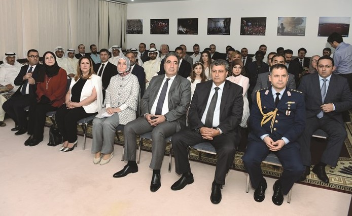 السفيرة التركية عائشة كويتاك في مقدمة الحضور	(احمد علي)﻿