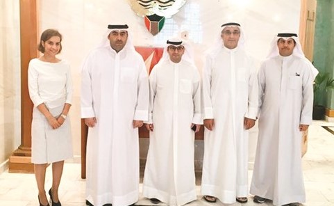 أسامة العتيبي مستقبلا رئيس وأعضاء رابطة المهندسين المعماريين الكويتية ﻿