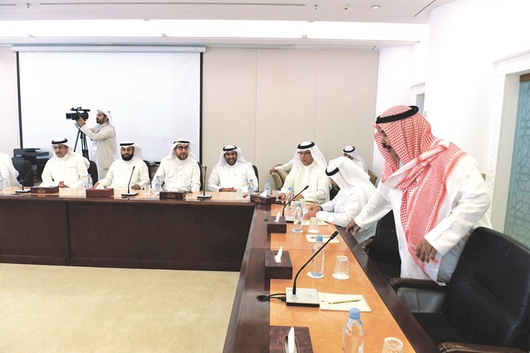 خلف دميثير وعمر الطبطبائي ومبارك الحريص وفراج العربيد وأسامة الشاهين وعبدالله فهاد وخالد العتيبي ﻿