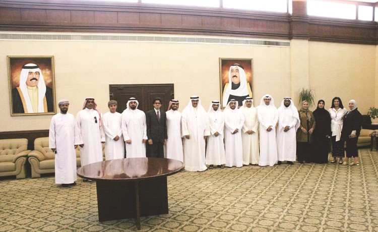 د.علي المضف متوسطا الوفود الخليجية المشاركة في اجتماعات هيئة المهارات 29﻿