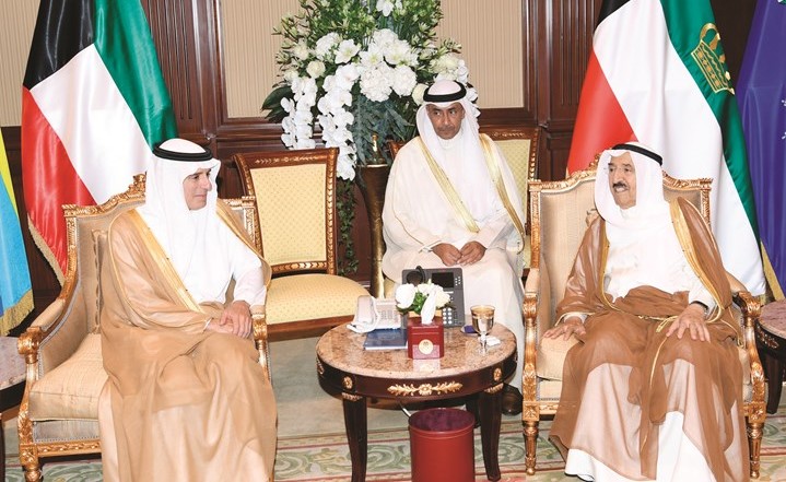 صاحب السمو الأمير الشيخ صباح الأحمد لدى استقباله وزير الخارجية السعودي عادل الجبير ﻿
