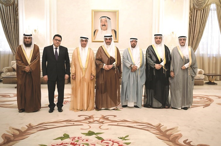 الرئيس الغانم ود.خليل عبدالله ود.عودة الرويعي وعلي الدقباسي وم.عادل الخرافي وعلام الكندري والسفير طارق القوني﻿