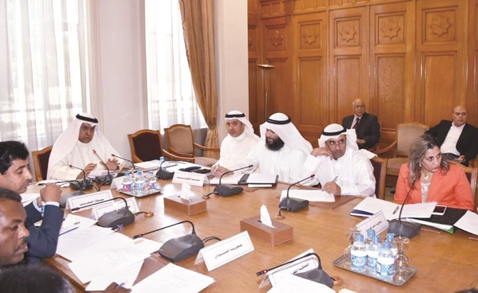  د. محمد سعد الهاجري مترئسا الاجتماع﻿