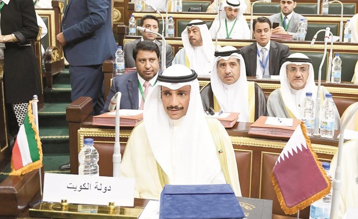 الرئيس الغانم ود.خليل عبدالله ود.عودة الرويعي والحميدي السبيعي وعلي الدقباسي خلال المؤتمر﻿