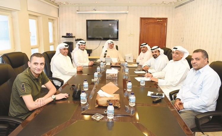 وكيل الاذاعة الشيخ فهد المبارك خلال المؤتمر الصحافي مع وسائل الإعلام	(احمد علي)﻿