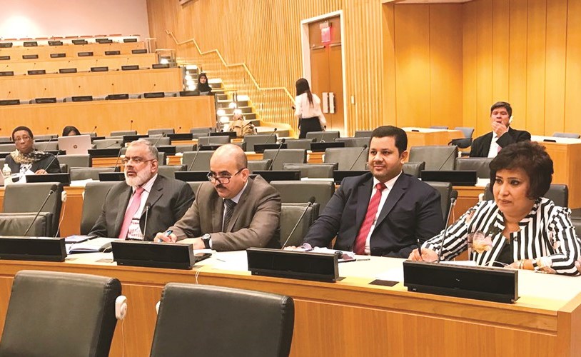 عبدالله الشيتان خلال مشاركته في الاجتماع ﻿
