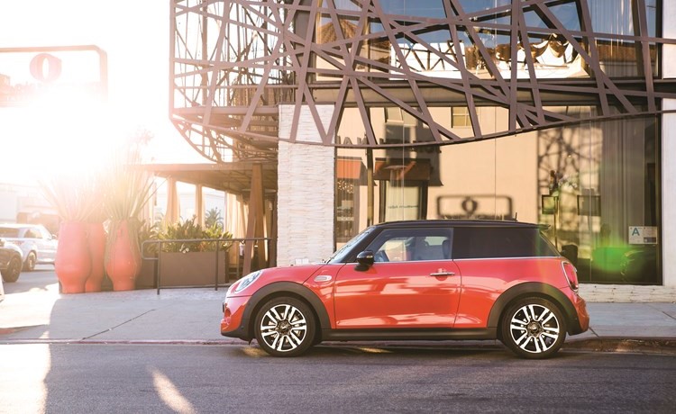MINI.. المشاغبة البريطانية بأسلوب جديد