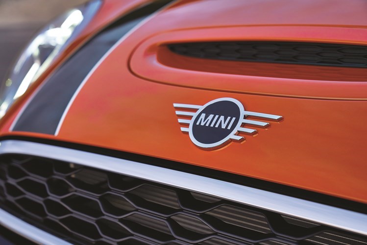 MINI.. المشاغبة البريطانية بأسلوب جديد
