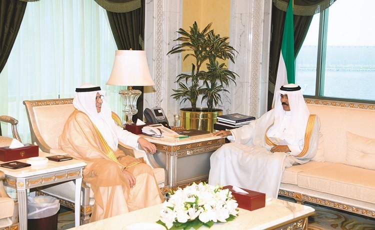 سمو ولي العهد الشيخ نواف الأحمد مستقبلا الشيخ خالد الجراح﻿