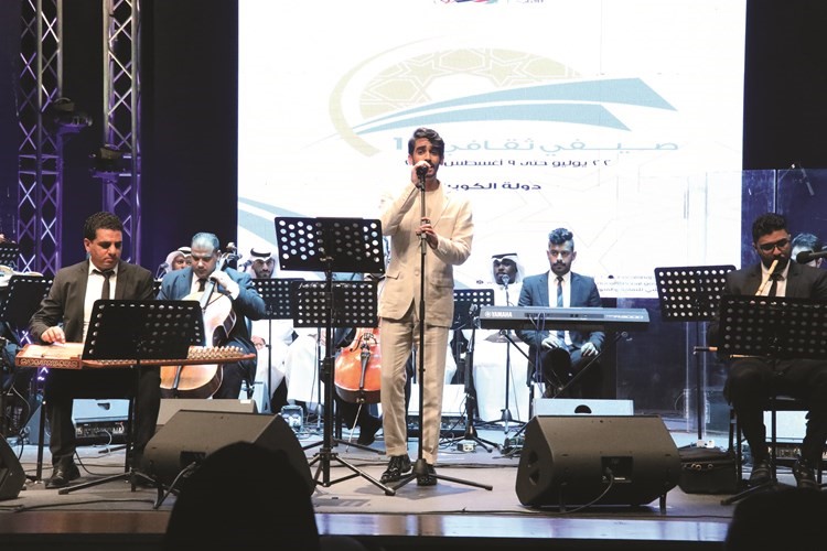 حسن العطار أثناء مشاركته في الحفل 	(زين علام)﻿