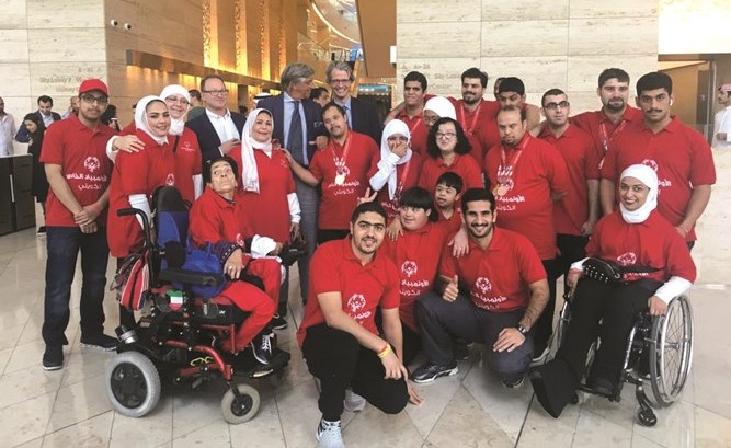 لقطة تذكارية في برج الحمراء﻿