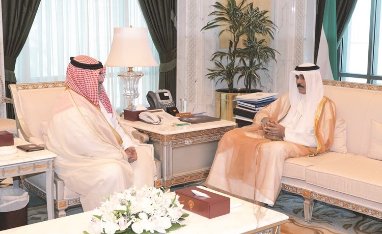 سمو ولي العهد الشيخ نواف الأحمد مستقبلا الشيخ ثامر العلي ﻿