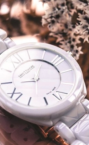 بريق مبهر من قلب باريس لـ SAINT HONORE ومتوافرة لدى روائع جنيف للساعات