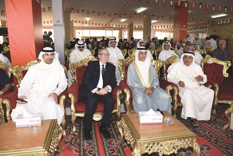 ممثل صاحب السمو الوزير عادل الخرافي والسفير الأميركي لورانس سيلفرمان واللواء فهد الفهد لدى قفال رحلة الغوص ﻿