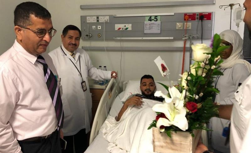 شاهد.. مريض في السعودية يخرج من المستشفى للإحتفال بزواجه ويعود في الصباح