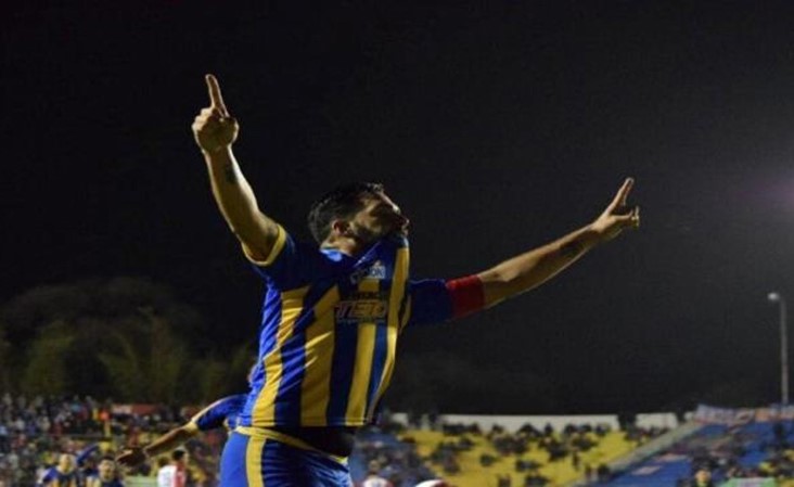 بالفيديو.. لاعب باراغواياني يُبهر الجماهير بهدف عالمي
